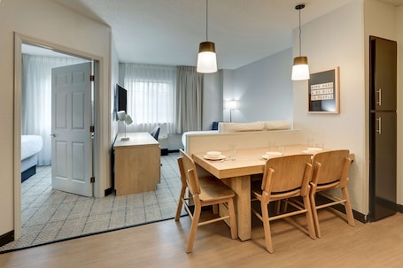 Sonesta Simply Suites Miami Airport Doral