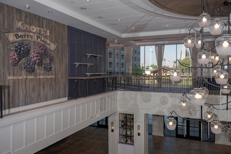 Knott's Hotel