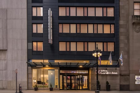 Hilton Garden Inn Chicago Downtown Riverwalk