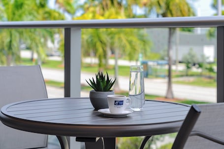 Holiday Inn Express & Suites Miami Intl Airport - 36th St