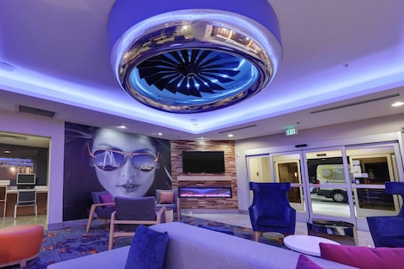 La Quinta Inn & Suites by Wyndham Dallas Love Field